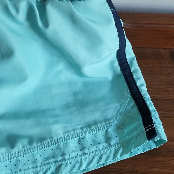 Under Armour, Swim Trunks with Liner, Boys Sz 5, 100% Polyester, Machine Washabl - Picture 2 of 7